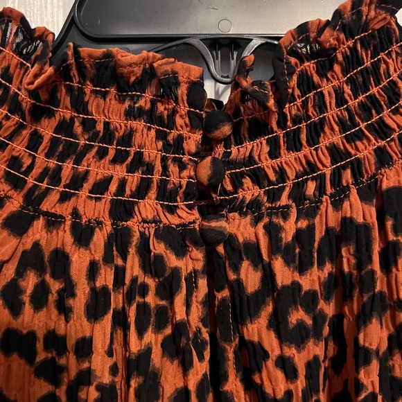 LOFT Leopard Print Smocked Blouse Size S - Picture 5 of 9